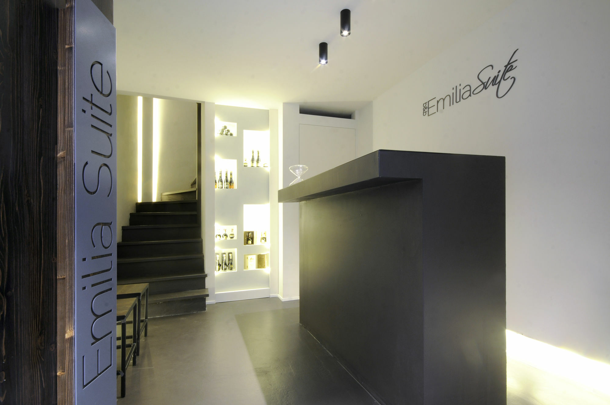 Emilia Suite Design Модена Экстерьер фото