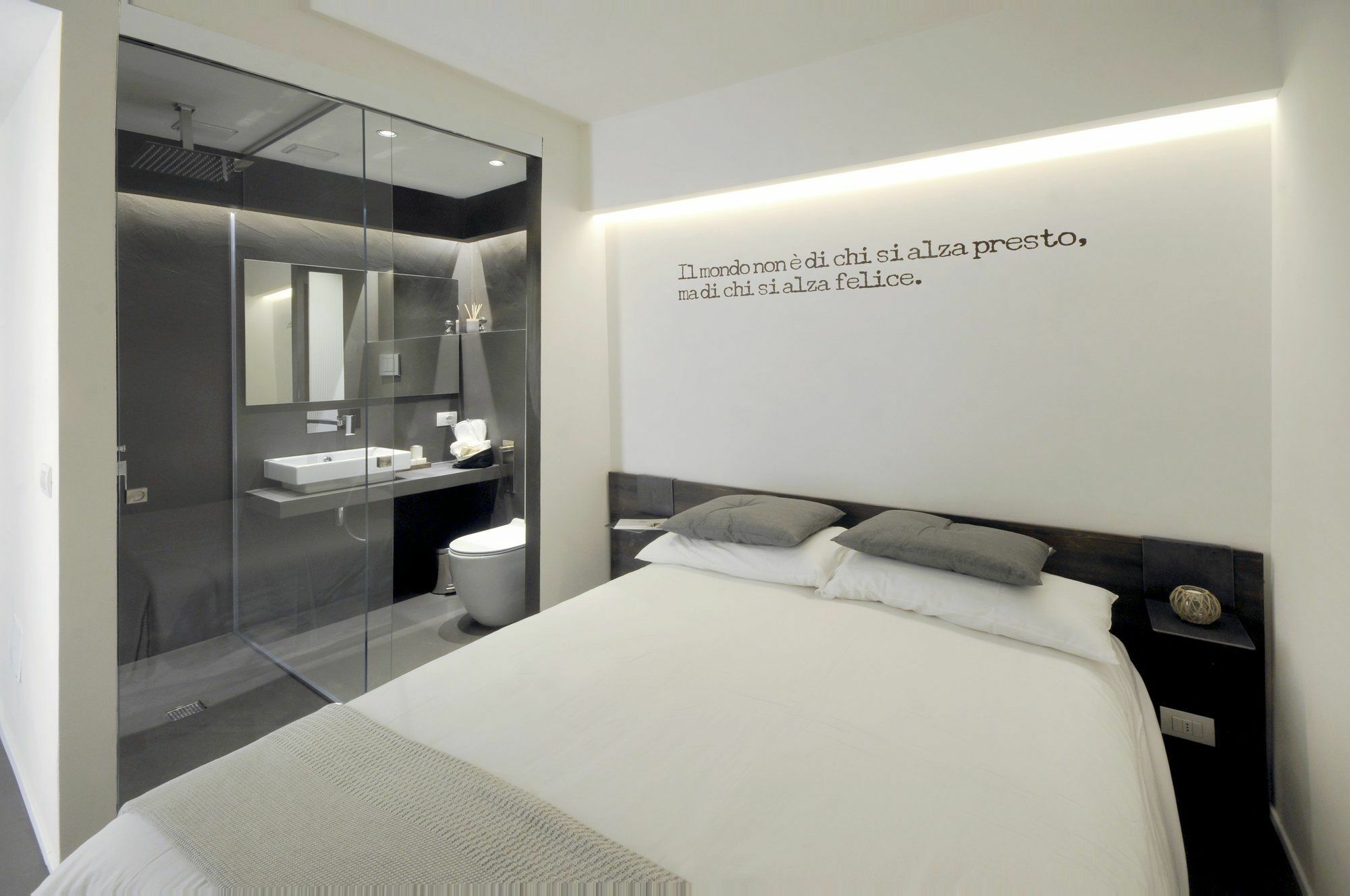 Emilia Suite Design Модена Экстерьер фото
